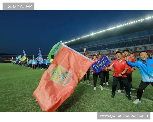 广东业余足球联赛精彩纷呈 球员竞技激情四溢 展现地方足球活力与魅力